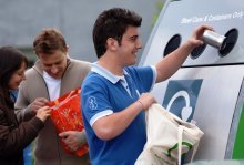 man_recycling_2